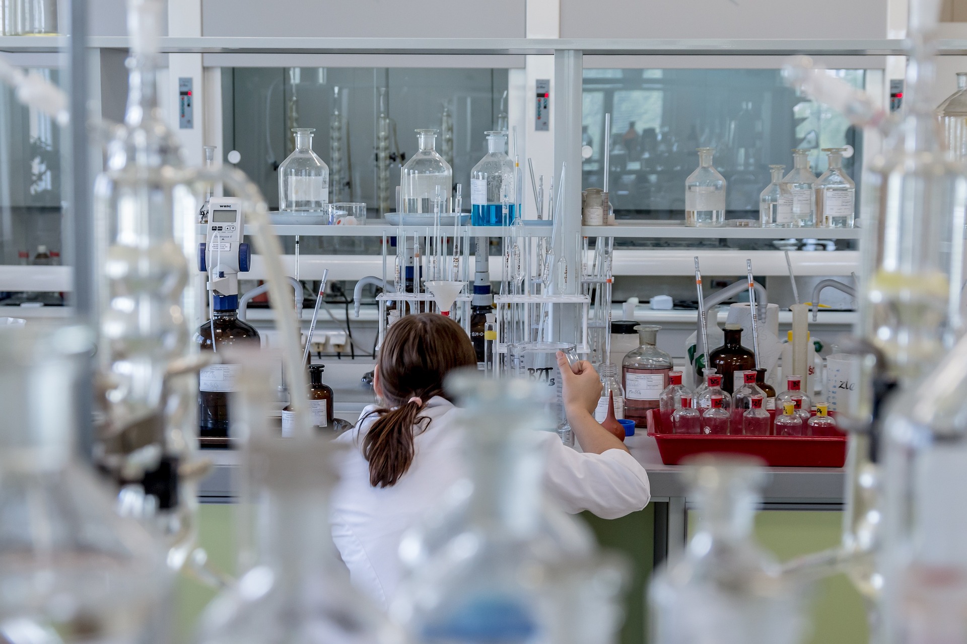 Benefits-of-Studying-Abroad-Academic-and-Research-Opportunities-1747206974.jpg