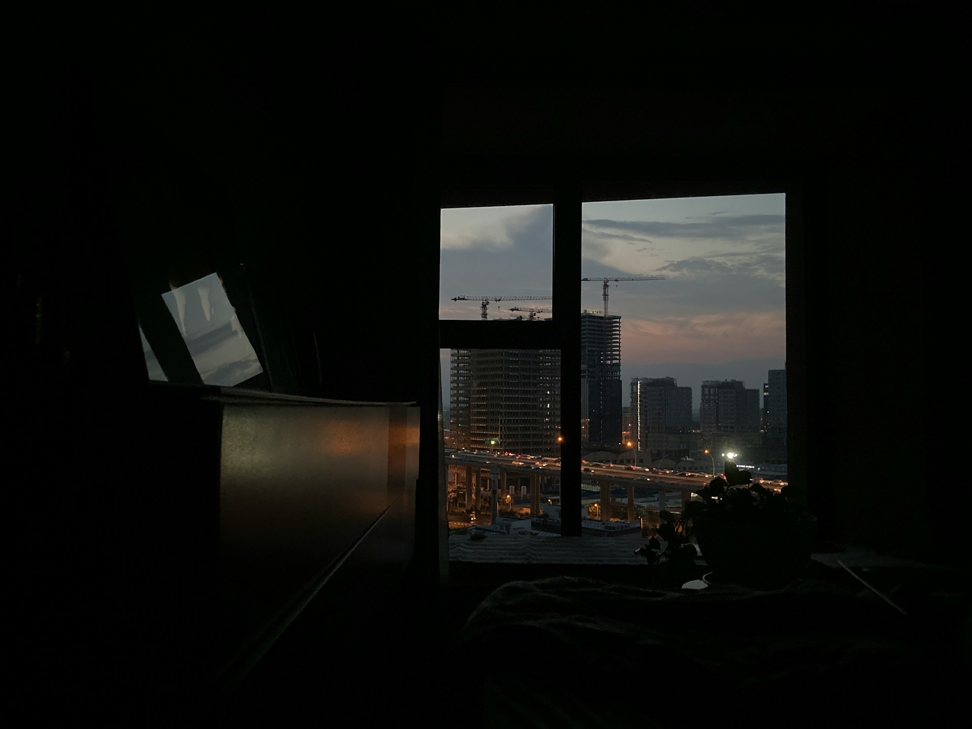 Living in Abroad - Host Family vs Dorm Life Abroad