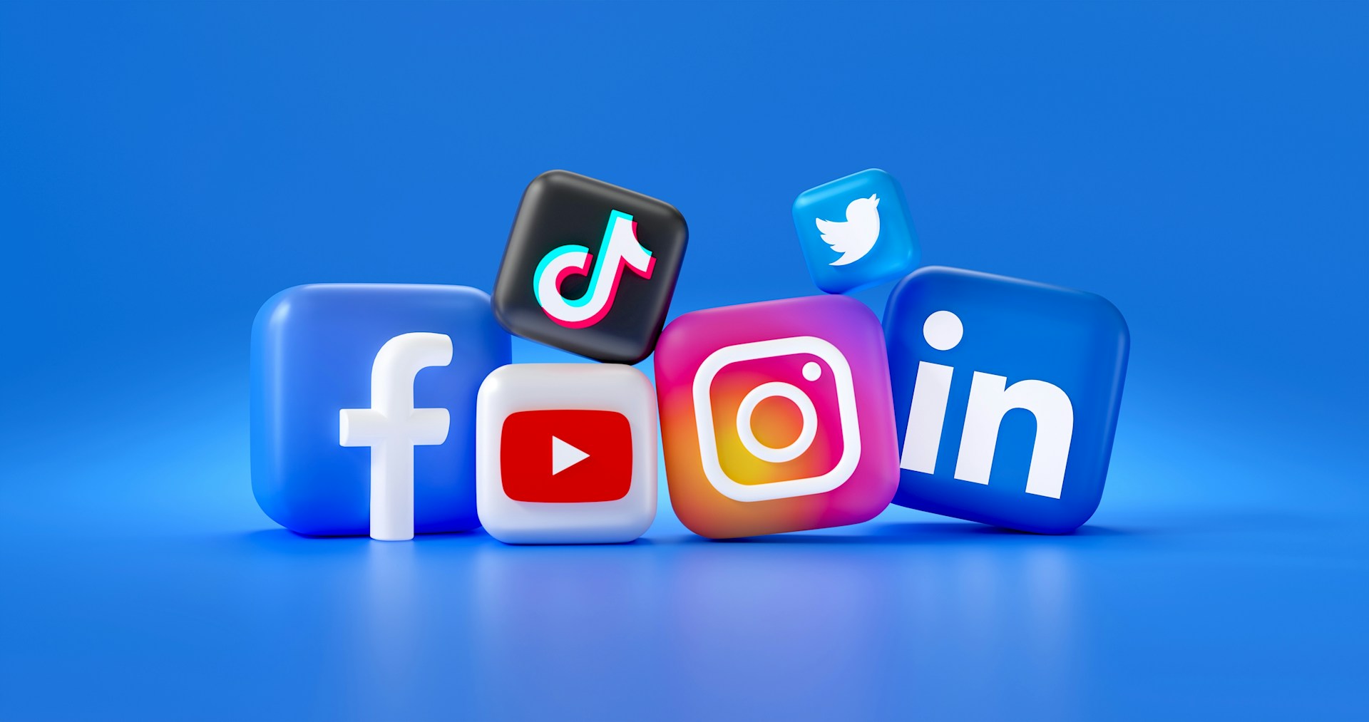 Make-Friends-by-using-Social-Media-and-Apps-to-Connect-1748743742.jpg